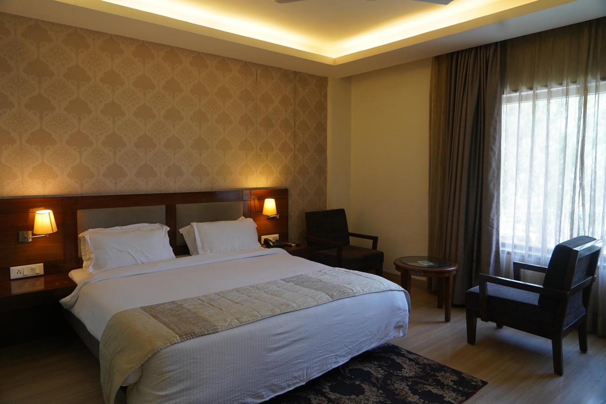 Hotel Forest Avenue - Best Luxury Hotel In Dehradun Exterior photo